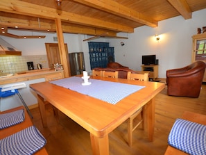 Dining - Spacious Cottage near Ski Area in Bystra & Jiserou (Bystrá nad Jizerou)