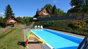 Outdoor pool - Spacious Cottage near Ski Area in Bystra & Jiserou (Bystrá nad Jizerou)