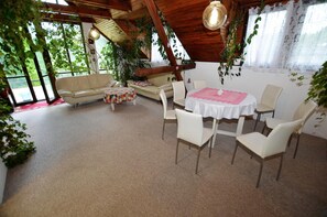 Villa | Dining