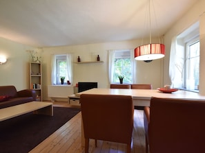 Living room - Charming Holiday Home in Rudnik With Garden (Rudník)