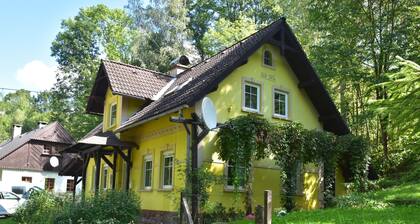 Charming Holiday Home in Rudnik With Garden