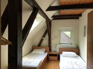 House | 4 bedrooms, individually furnished - Charming Holiday Home in Rudnik With Garden (Rudník)