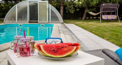 Spacious Villa With Swimming Pool