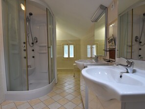 House | Bathroom | Shower - Spacious Holiday Home in Zlata Olesnice (Zlatá Olešnice)