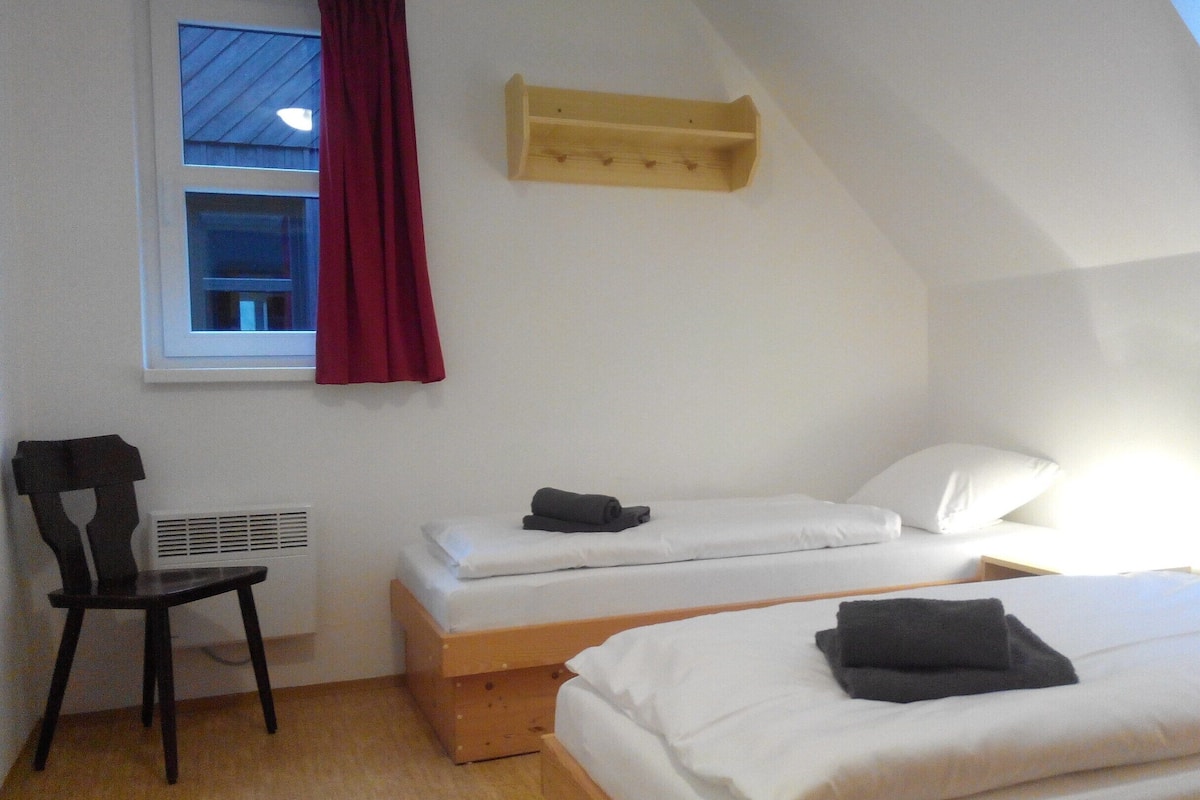 Casa | 3 quartos, individualmente mobiliados, roupa de cama