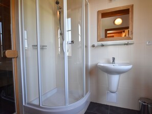House | Bathroom | Bathtub - Detached Holiday Home With Sauna in Beautiful Surroundings (Bozanov)