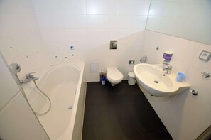 Apartment | Bathroom