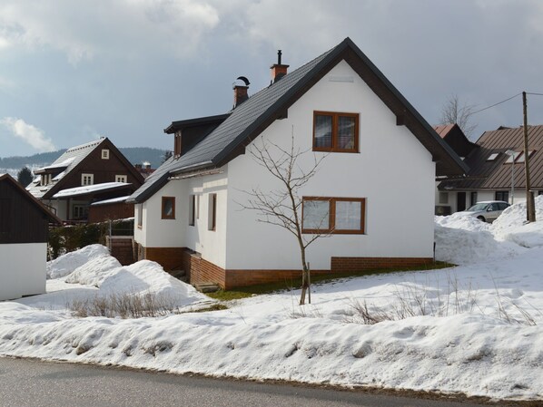 Exterior - Lovely Apartment in the Mountains, Just 300 m From the Sesselbahn Valley Station (Rokytnice nad Jizerou)