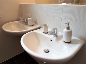 House | Bathroom | Bathtub, hair dryer, towels - Spacious Chalet in Residential Area, Modern, Luxury Interior, Large Terrace and Carport (Harrachov)