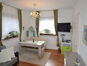 MP3 dock - Comfortable Holiday Home in Mastershausen With Garden (Mastershausen)