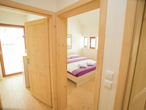 House | 5 bedrooms, individually furnished, bed sheets - Chalet in Czechia's Tranquil Residential Area (Harrachov)