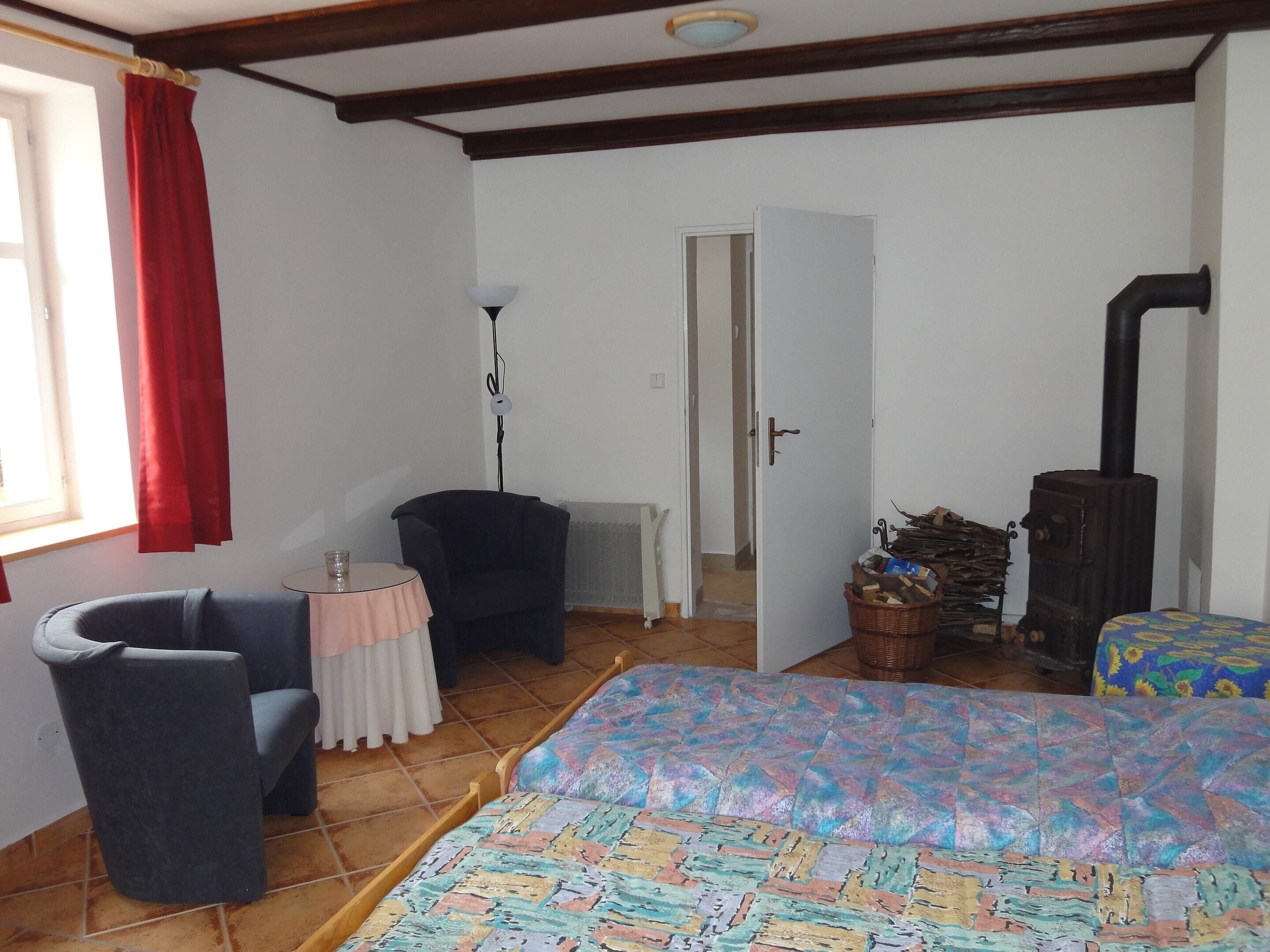 House | 5 bedrooms, individually furnished, bed sheets