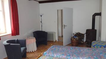 House | 5 bedrooms, individually furnished, bed sheets