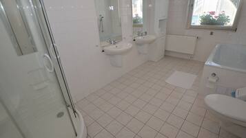 Apartment | Bathroom