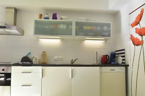 Bungalow | Private kitchen | Stovetop, high chair