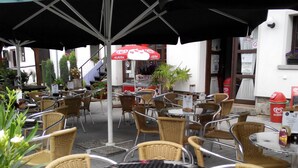 Dining - Detached Holiday Home With a Terrace in the Adelaarsgebergte (Starkov)