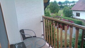 Apartment | Balcony - Attractive Apartment in Skalna near Forest (Skalna)