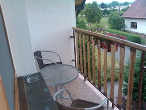 Balcony - Attractive Apartment in Skalna near Forest (Skalna)