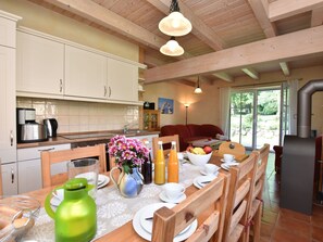 Dining - Lovely Holiday Home in Mechelsdorf With Sauna (Bastorf)