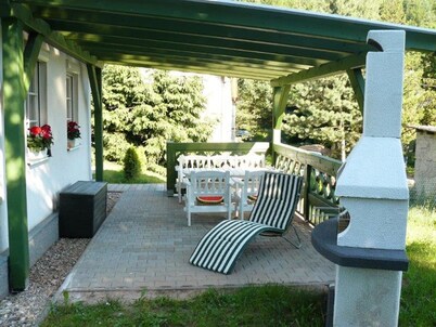 Spacious and Comfortable Detached House, Enclosed Garden With Veranda and Garden Grill
