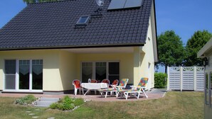Balcony - Quaint Cottage in Steffenshagen near Sea (Steffenshagen)