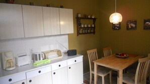 Coffee/tea maker, fridge, microwave, oven - Cosy Apartment in Klütz With Vernadah (Kluetz)