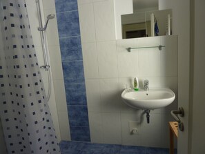 House | Bathroom - Cozy Holiday Home in Rostock Germany near Beach (Rostock)