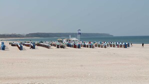 A beach with rows of colorful beach huts and a clear view of the sea. - Cozy Holiday Home in Rostock Germany near Beach (Rostock)