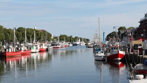A marina with multiple boats docked along the water. - Cozy Holiday Home in Rostock Germany near Beach (Rostock)