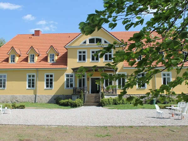Exterior - Spacious Apartment in Kröpelin With Garden (Kroepelin)
