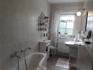 Badewanne, Haartrockner