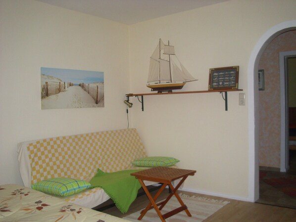 1 bedroom, cots/infant beds, individually furnished - Modern Apartment With Terrace in Steffenshagen (Steffenshagen)
