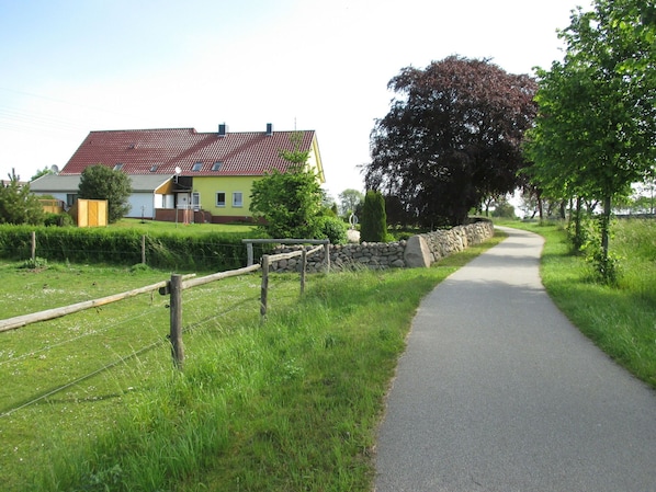 Property grounds - Cozy Apartment in Kröpelin With Terrace (Kroepelin)