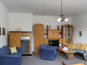 Living room - Cozy Apartment in Neuburg With Garden (Neuburg)