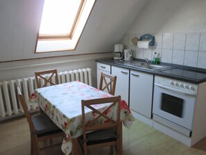 Coffee/tea maker, fridge, oven, toaster - Spacious Apartment in Kröpelin With Terrace (Kroepelin)