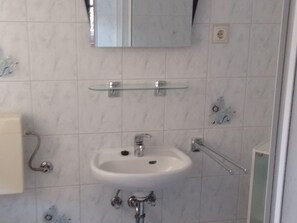 Bungalow | Bathroom