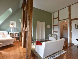 2 habitaciones, muebles diferentes y ropa de cama 