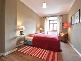 2 habitaciones, muebles diferentes y ropa de cama 