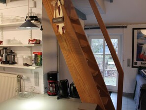 Coffee/tea maker, fridge, microwave, oven - Cozy Holiday Home With Garden in Dassow (Dassow)