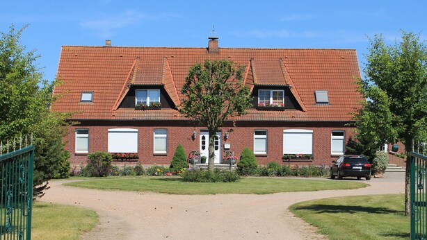 Exterior - Charming Farmhouse in Hagebök With Garden (Blowatz)