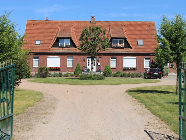 Exterior - Charming Farmhouse in Hagebök With Garden (Blowatz)