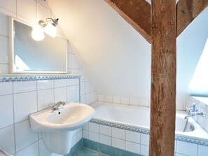 Apartment | Badezimmer | Duschwanne