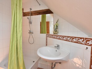 Apartment | Badezimmer | Dusche, Handtücher