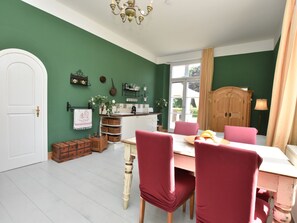 Dining - Bright Apartment in Kröpelin With Garden (Kroepelin)