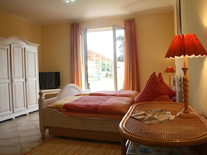 1 Schlafzimmer, individuell eingerichtet