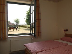 3 Schlafzimmer, Babybetten, individuell eingerichtet