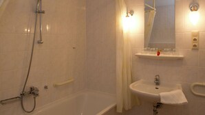 Unclassified image, 5 of 23, button - Seaside Apartment in Gohren With Balcony (Göhren)
