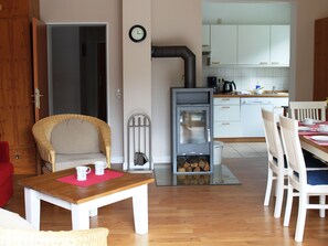 Private kitchen - Modern Apartment in Gohren With Fireplace (Göhren)