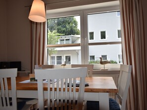Dining - Spacious Apartment in Gohren With Garden (Göhren)