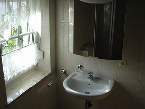 House | Bathroom - Beautiful Apartment in Groß Klein on Baltic Coast (Rostock)